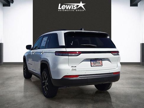 New 2026 Jeep Grand Cherokee Altitude AWD/4WD image 3
