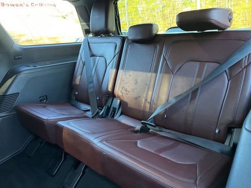 Used 2023 Ford Expedition Limited image 16