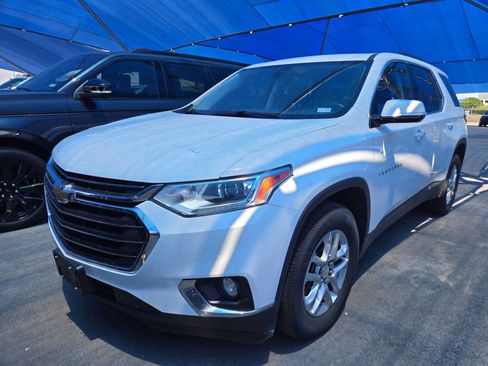 Used 2020 Chevrolet Traverse LT w/ Driver Confidence II Package FWD image 1