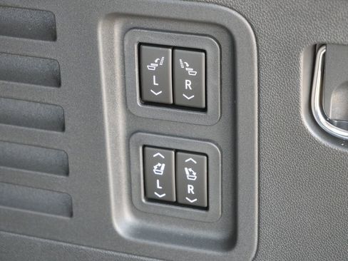 New 2026 GMC Acadia Denali w/ Super Cruise Package image 33