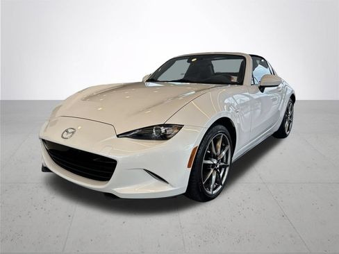Used 2023 MAZDA MX-5 Miata Grand Touring RWD image 3