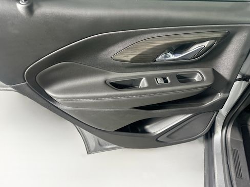 Used 2023 GMC Terrain SLT w/ Tech Package image 25