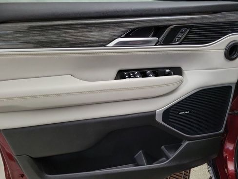 Used 2022 Jeep Wagoneer Series III w/ Flexible Seating Group image 17