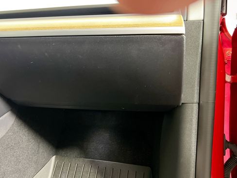 Used 2023 Tesla Model Y Long Range image 33