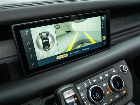 Used 2020 Land Rover Defender 110 X image 23