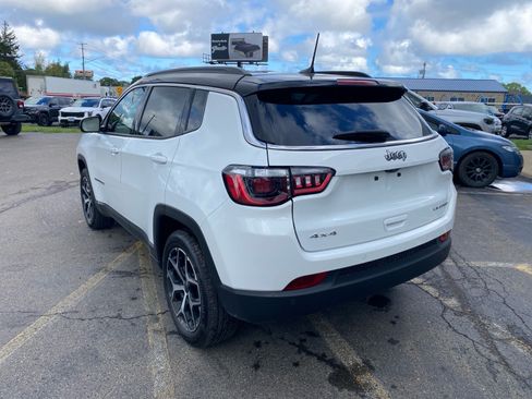 Used 2025 Jeep Compass Limited AWD/4WD image 3