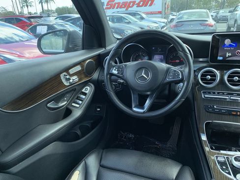 Used 2017 Mercedes-Benz GLC 300 image 3