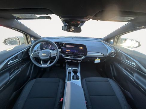 New 2026 Chevrolet Equinox EV LT image 13