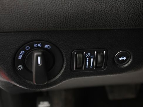 Used 2014 Chrysler 300 AWD image 31