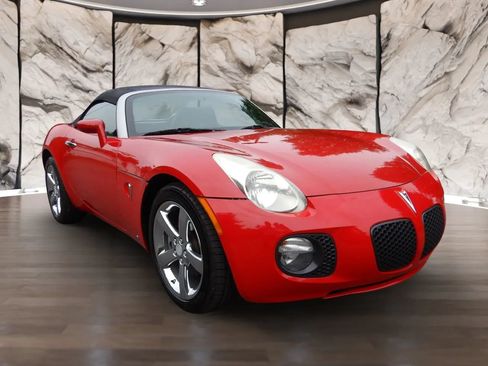 Used 2009 Pontiac Solstice GXP w/ Premium Package RWD image 4
