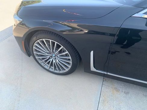 Used 2020 BMW 740i w/ Premium Package RWD image 4
