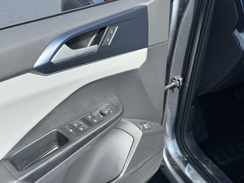 Used 2022 Volkswagen Taos SE image 14