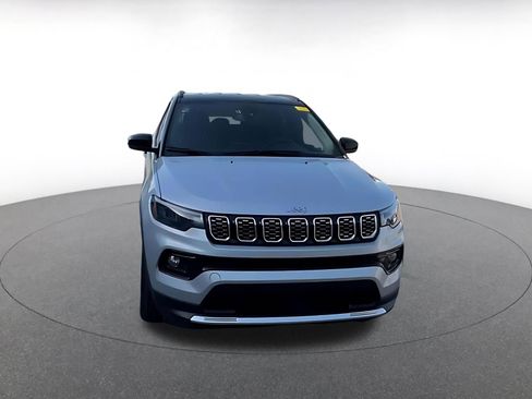 Used 2025 Jeep Compass Limited AWD/4WD image 3