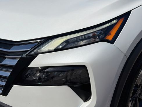 Used 2024 Nissan Rogue SV AWD/4WD image 9