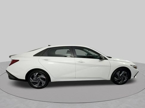 Used 2025 Hyundai Elantra SEL FWD image 11