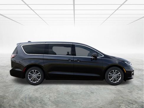 New 2026 Chrysler Pacifica Select image 22