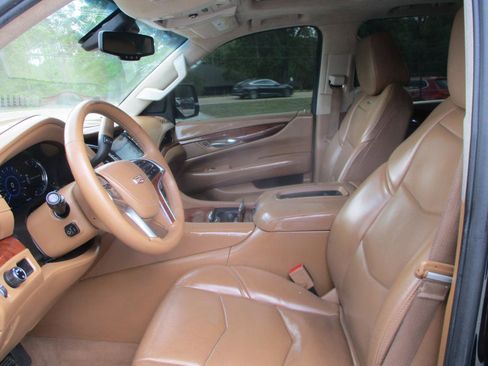 Used 2016 Cadillac Escalade Platinum image 18