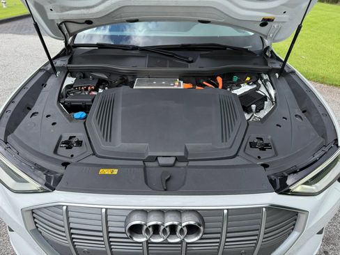 Used 2022 Audi e-tron Premium AWD/4WD image 13