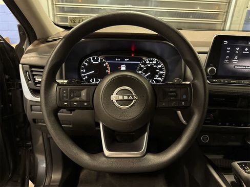 Used 2023 Nissan Rogue SV image 18