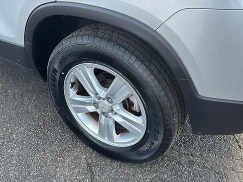Used 2018 Chevrolet Trax LT w/ LT Convenience Package image 9
