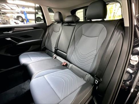 New 2026 Volkswagen Tiguan SE image 12