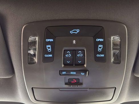 Used 2023 Toyota Sienna Limited AWD/4WD image 37