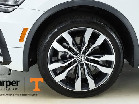 Used 2021 Volkswagen Tiguan SEL Premium R-Line image 44