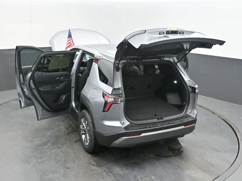 Used 2025 Chevrolet Equinox LT FWD image 45