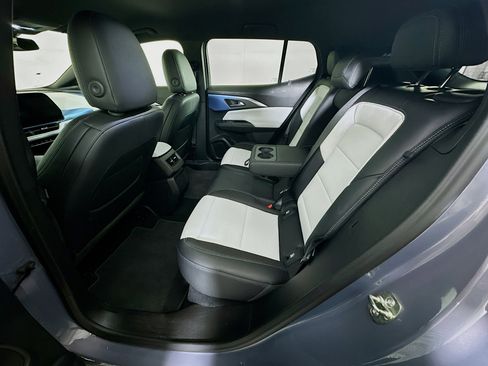 Used 2025 Chevrolet Equinox EV LT image 28