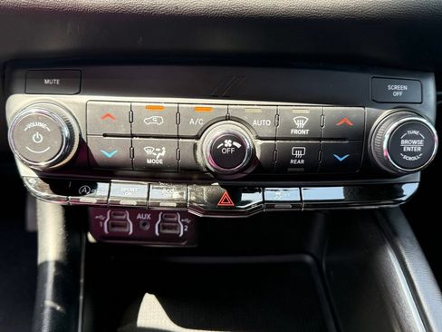 Used 2021 Dodge Durango SXT w/ 3rd Row Seating Group RWD image 31