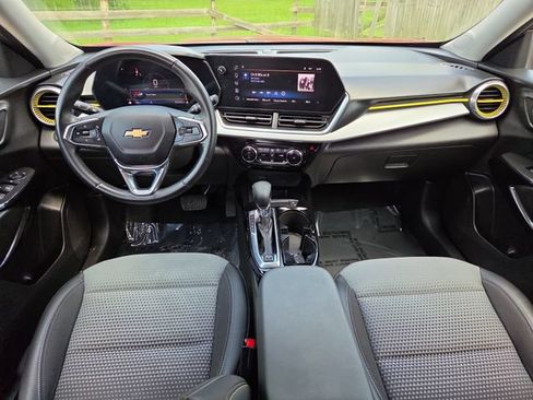 Used 2024 Chevrolet Trax LT w/ Driver Confidence Package FWD image 20