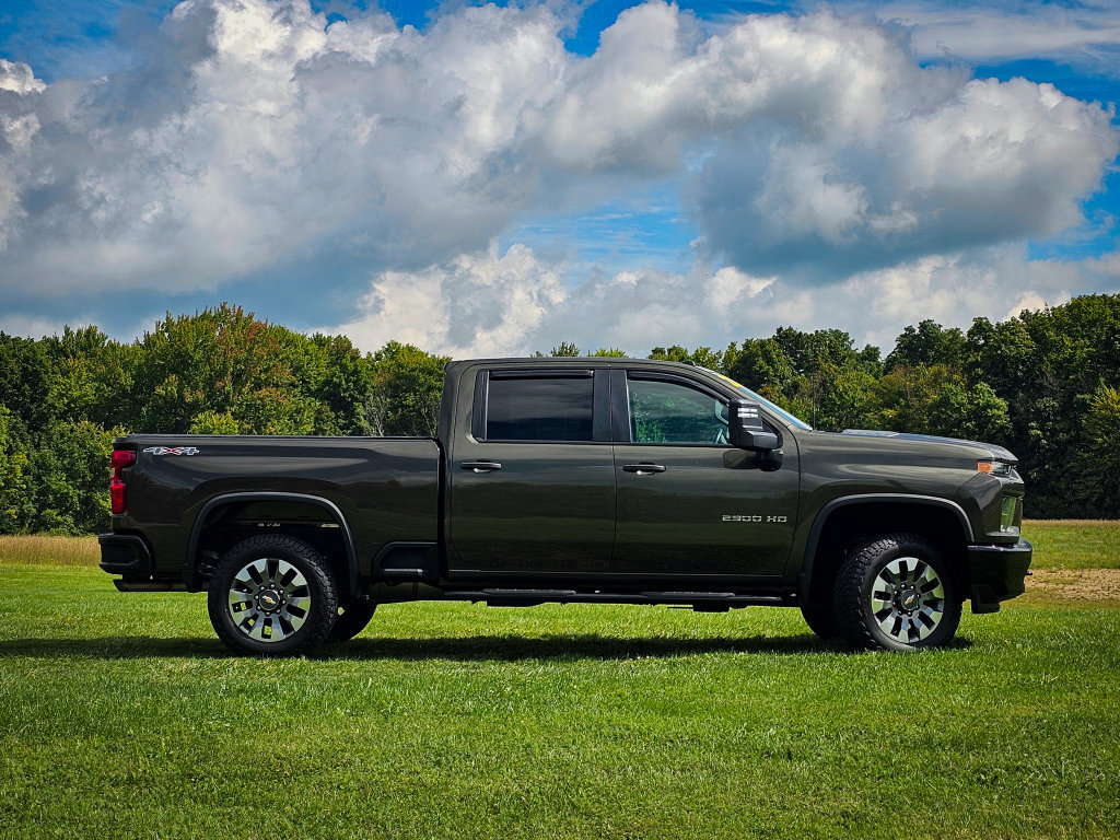 Used 2022 Chevrolet Silverado 2500 Custom w/ Custom Value Package AWD/4WD image 3