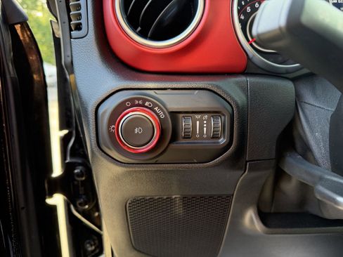 Used 2021 Jeep Wrangler Unlimited Rubicon AWD/4WD image 6