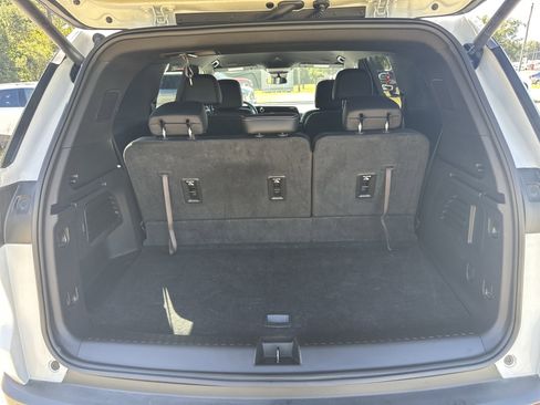 Used 2025 Chevrolet Traverse LT image 18