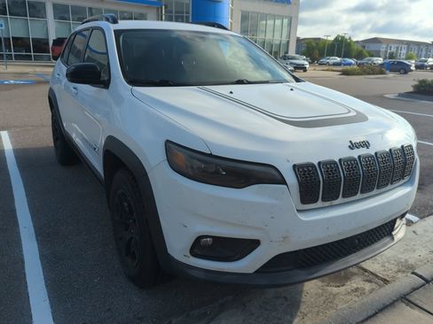 Used 2022 Jeep Cherokee Latitude AWD/4WD image 2