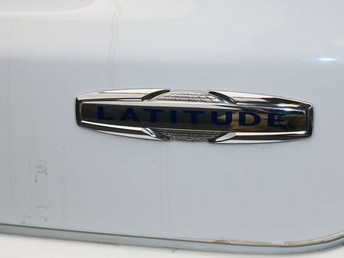 Used 2023 Jeep Compass Latitude AWD/4WD image 30