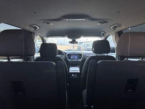 Used 2023 GMC Acadia SLE image 11