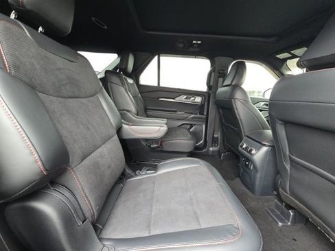Used 2025 Ford Explorer ST image 16