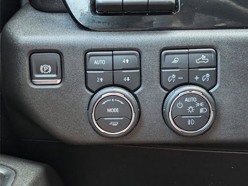 Used 2025 Chevrolet Silverado 1500 High Country AWD/4WD image 28