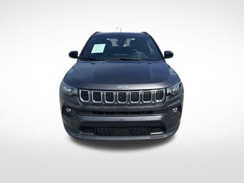 Used 2024 Jeep Compass Latitude AWD/4WD image 2