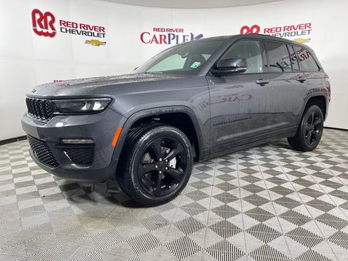 Used 2024 Jeep Grand Cherokee Limited w/ Black Appearance Package RWD image 3