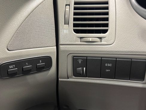 Used 2010 Hyundai Azera Limited w/ Navigation Pkg 3 image 30