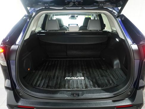 Used 2023 Toyota RAV4 XLE Premium image 6