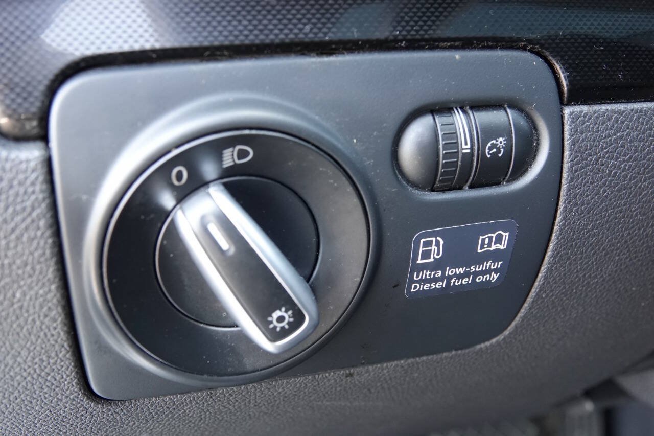 Used 2012 Volkswagen Jetta TDI FWD image 57