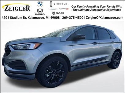 Used 2022 Ford Edge SE w/ Black Appearance Package