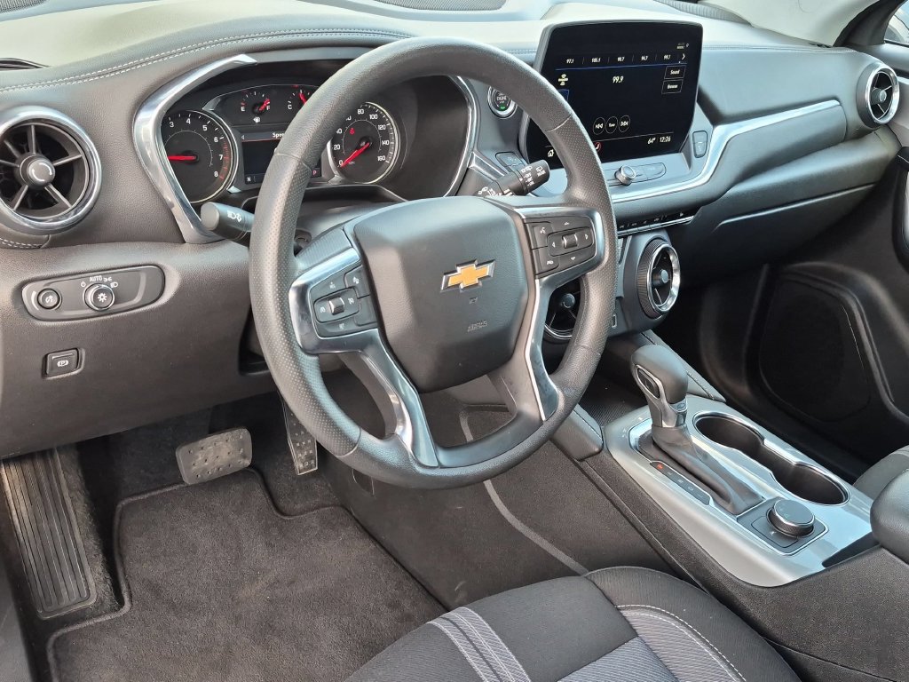 Used 2025 Chevrolet Blazer LT FWD image 12