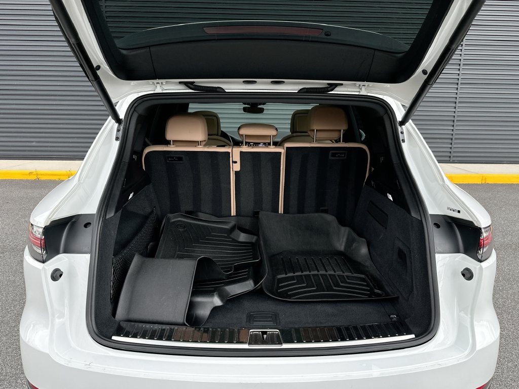 Certified 2023 Porsche Cayenne S w/ Premium Package Plus AWD/4WD image 32