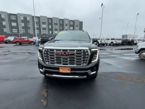 Used 2025 GMC Yukon XL Denali AWD/4WD image 3