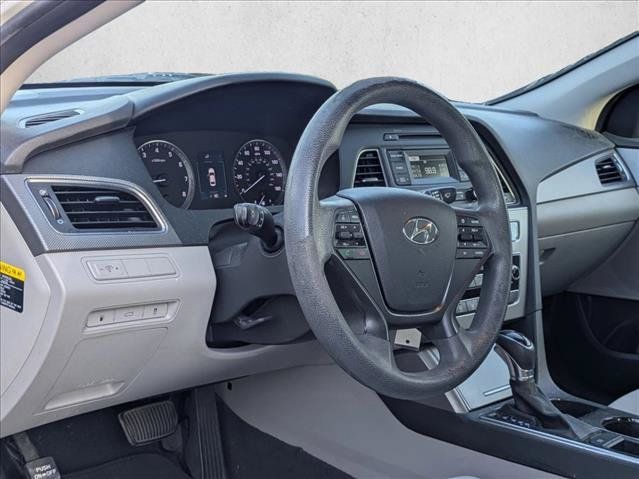 Used 2017 Hyundai Sonata SE FWD image 5