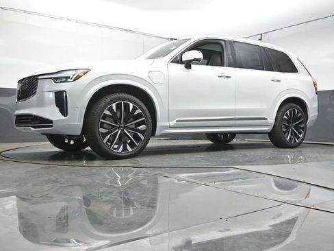 New 2026 Volvo XC90 T8 Plus w/ Protection Package Premier AWD/4WD image 36